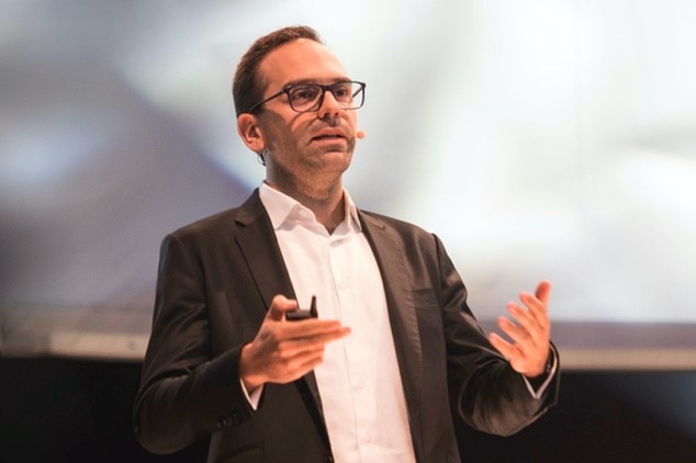 Martin Énault speaking at a conference